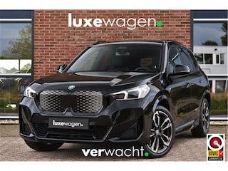 BMW iX1 xDrive30 M-Sport Pano ACC Trekh E-zetels HUD H/K Massage