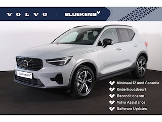 Volvo XC40 B4 Plus Dark - IntelliSafe Assist & Surround - Harman/Kardon audio - Parkeercamera achter - Verwarmde voorstoelen & stuur - Parkeersensoren voor & achter - Elektr. bedienb. voorstoelen met geheugen links - Draadloze tel. lader - Extra getint glas - Inklapbare trekhaak - 18' LMV