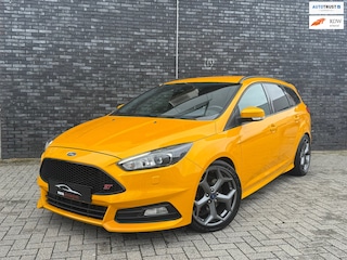 Ford Focus Wagon 2.0 ST-3 250pk|BLIS|Camera|Sony|Full Keyless|Lane assist|Full option|Deurbeschermers