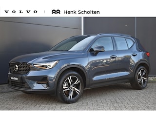 Volvo XC40 B4 Plus Dark | Trekhaak | Verwarmbare voorstoelen, voorruit en stuurwiel | Premium audio by Harman Kardon | Adaptieve cruise control | Keyless | BLIS | Elektrische kofferklep | Google Navigatie | All Season banden | Elektrisch verstelbare voorstoel met memory |