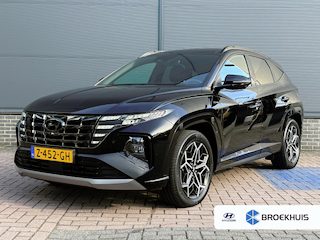 Hyundai Tucson 1.6 T-GDI PHEV N Line Sky 4WD / Panoramadak / 360° camera / Adaptive cruise control / Stoelventilatie / Stoelverwarming voor + achter / Stuurwielverwarming / Elektrisch verstelbare voorstoelen / Elektrische achterklep / Keyless entry & start / Apple CarPlay & Android Auto / Navigatie / Draadloos telefoonladen / LED verlichting / 19” N Line velgen / Dodehoekdetectie / Parkeersensoren voor + achter / Climate control / Privacy glass / N Line interieur & exterieur