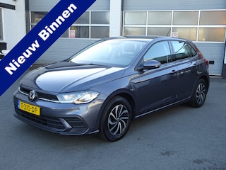 Volkswagen Polo 1.0 TSI Life Business Automatische airco, cruise controle, navigatie, parkeersensoren voor en achter, licht metalen velgen, stoelverwarming, apple carplay, android auto, enz.
