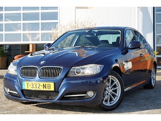 BMW 320i M Line 170pk | Audio-navigatie full map | Bi-xenon koplampen | Cruise control | Electronic climate control | Lichtmetalen velgen 17" | Parkeersensor achter | Voorstoelen verwarmd | Zeer nette auto!