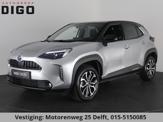 Toyota Yaris Cross 1.5 HYBRID DYNAMIC BITONE SILVERLINE GARANTIE 2035 NAVIGATIE . STUUR EN STOEL VERWARMING . ADAPTIEVE CRUICE CONTROL .