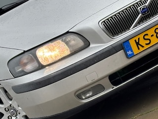 Volvo V70 2.4 Automaat - Grey Silver/zwart leder - Carplay/Clima/Cruise