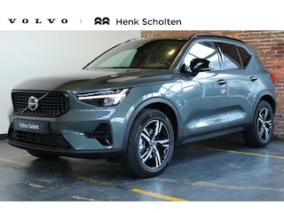 Volvo XC40 B4 Plus Dark |Semi-Electrische Wegklapbare Trekhaak | Verwarmbare voorstoelen | achterbank en voorruit | Adaptieve cruise control | Premium audio by Harman Kardon | Apple carplay/Android auto | Privacy Glass