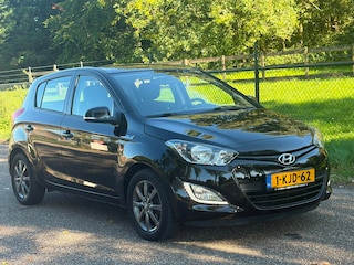 Hyundai i20 1.2i i-Deal /Carplay/Camera/Airco/