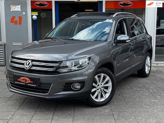 Volkswagen Tiguan 1.4 TSI Connected Panorama Leder Navigatie Trekhaak 1e Eigenaar