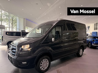 Ford Transit 350 L2H2 Trend 68 kWh 25KM, auto niet gebruikt! Showroomaanbieding | Pro-power 230v in laadruimte | Adap. Cruisecontrole | Elektrisch verstelbare en verwarmbare stoel | Zijwand afwerking + laadvloer afwerking