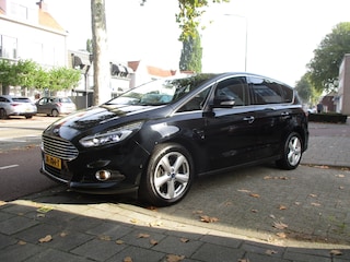 Ford S-MAX 1.5 Titanium / AIRCO / GLAZEN-DAK / NAVI / NL.AUTO / NW-STAAT / 77dkm