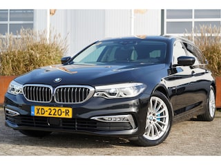 BMW 5-serie Touring 520d High Executive 190pk | Apple Carplay/Android Auto | Cruise control adaptief | Dodehoekdetectie | Elektrisch glazen panorama-dak | Head-up display | Luxe lederen bekleding | Rondomzicht camera | Stoel verwarming/ventilatie voor | Dealer onderhouden!