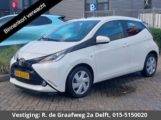 Toyota Aygo 1.0 VVT-i X-Play | Navigatie | Airco | Elektrische Ramen |