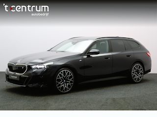 BMW i5 Touring eDrive40 M Sport Edition 84 kWh 340 PK, SOH 97 %, Panoramadak, Trekhaak, 360 Camera, H/K Sound,