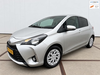 Toyota Yaris 1.5 VVT-i Dynamic 5drs - Full Map Navi | cruise control | sensoren | trekhaak | bluetooth | All Season banden