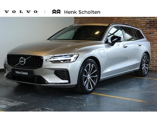 Volvo V60 T8 Plug-in hybrid AWD Plus Dark | Trekhaak | Panoramadak | Verwarmbare voorstoelen, achterbank en stuurwiel | Head-up display | 360 graden camera | Premium audio by Harman Kardon | Apple carplay/Android auto | Keyless |