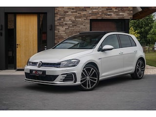 Volkswagen Golf GTE 7.5 Facelift/Panoramadak/Trkhk/ACC/R-Cam/Parelmoer/87DKM