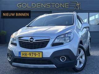 Opel Mokka 1.4 T Cosmo ✓1e Eigenaar✓Pano✓Camera✓Navi✓Leder✓Stoelverwarming✓Leder✓Trekhaak✓Dealer Onderhouden✓Pdc V+A✓6 Bak✓141pk✓Recent beurt gehad✓Bj 12-2015✓N.A.P✓Apk tot 01-2027