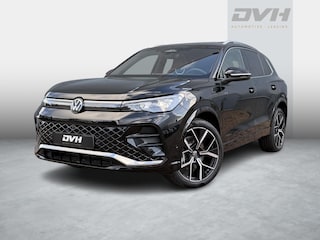Volkswagen Tiguan 1.5 eHybrid R-Line Edition PANO | TREKHAAK | 360 CAMERA