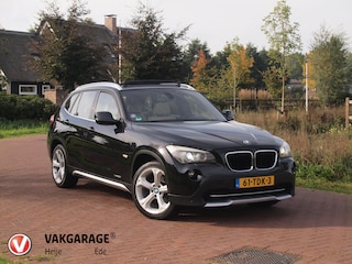 BMW X1 xDrive20i Business NIEUWE MOTOR | Panoramadak | Trekhaak | Bi-Xenon | Cruise Control | Parkeersensoren | NL-Auto |
