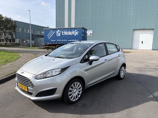 Ford Fiesta 1.0i Style 5-Deurs 66 PK. Zeer zuinige en als nieuw rijdende auto van de tweede eigenaar !!! Distributieriem en waterpomp vervangen !! Slechts 110.000 KM !