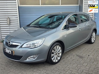 Opel Astra 1.6 Cosmo Plus Automaat – Ambient light / Climate & Cruise / ZGAN Banden