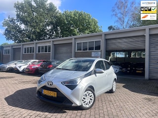Toyota Aygo 1.0 VVT-i x-play Airco/ Carplay/ Camera/ NAP! Garantie