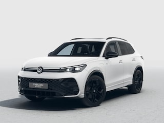 Volkswagen Tiguan R-Line Edition 1.5 eHybrid 272 PK | LED Matrix | Panoramadak | Trekhaak | Head Up display | 20" inch velgen | Camera |