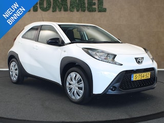 Toyota Aygo 1.0 VVT-i MT Play - ORIGINEEL NEDERLANDSE AUTO - AIRCO - ADAPTIEVE CRUISE CONTROL - APPLE CARPLAY/ ANDROID AUTO - 17 INCH WIELEN - ELEKTRISCHE RAMEN VOOR - DAB AUDIO - VERKEERSBORDHERKENNING