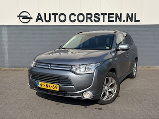 Mitsubishi Outlander 2.0I PHEV Instyle Leder Schuifdak Trekhaak Navi Ecc Camera Cruise Control Keyless Mistlampen Stoelverwarming Usb Isofix Privacy Glas 18'' Lmv 1.500KG Trekgewicht