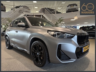 BMW X1 xDrive30e M sport, Individual Frozen Grey, Pano, HUD, H&K, 360cam