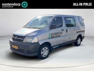Toyota HiAce 2.5 D-4D KWB Comfort DC | Rolstoelbus | Vista lift | Vier stoelen | Incl. onderhoudsbeurt en 12 mnd garantie