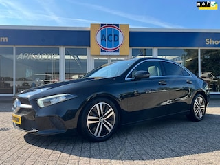 Mercedes-Benz A-klasse 180 Business Solution Luxury | PanoramaDak | Trekhaak | Sfeerverl. | Orig. NL | 100% Dealer onderhoud |