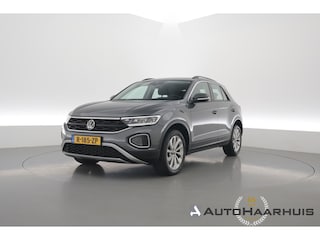 Volkswagen T-Roc 1.5 TSI 150pk DSG | Rijklaar! | Adapt. Cruise | Trekhaak | All Seasons | NAV + CarPlay | Stoelverw. S