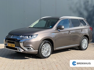 Mitsubishi Outlander 225pk PHEV Intense+ Automaat | Trekhaak 1500 kg geremd | Elektrisch glazen schuif-/kanteldak | Airco | Bluetooth | Automaat | Voorstoelen verwarmd | Achteruitrijcamera | Bluetooth | Cruise control |