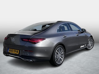 Mercedes-Benz CLA 180 Star Edition Luxury | Panoramadak | Apple CarPlay | Android Auto | Sierdelen Lindehout Zwart | Sfeerverlichting | Stoelverwarming | Achteruitrijcamera | Parkeersensoren | Elektrisch Inklapbare Buitenspiegels