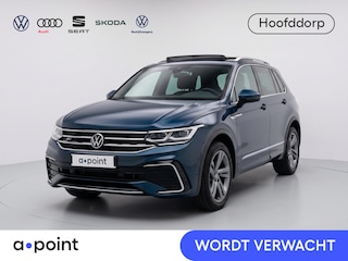 Volkswagen Tiguan 1.4 TSI eHybrid R-Line Business 245 pk Automaat (DSG) | Navigatie | Panoramadak | Trekhaak (wegklapbaar) | parkeersensoren (Park assist) | Achteruitrijcamera | Adaptieve cruise control | Stoelverwarming | Verwarmd Stuur | R-Line |