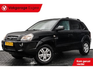 Hyundai Tucson 2.0i 142 PK Style Executive |NED Auto | Hoge Zit / Instap | Uniek | meeneemprijs | Trekhaak | Lichtmetalen velgen 16" | Cruise control | Pdc achter | Dakrails |