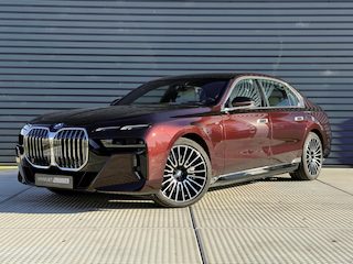 BMW 750e xDrive | M-Sport | B&W Audio | Panorama dak | 360 Camera | Unieke kleur!