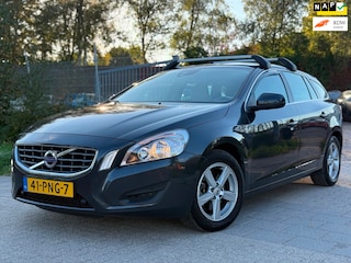 Volvo V60 1.6 T3 Momentum AIRCO CRUISE NAVI PDC TREKHAAK