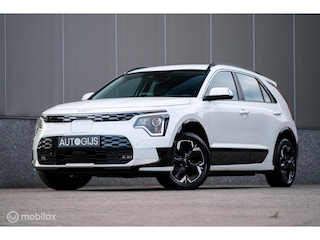 Kia Niro Light 64.8 kWh | SOH 96,5 | Camera | Stoel + stuurwarming | LED | Ambiance light | Halfleder | Adaptive | Rijklaarprijs incl garantie |