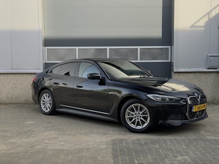 BMW i4 eDrive40 84 kWh Trekhaak, ACC, Zwarte hemel, Elektr stoelen, HUD, DAB