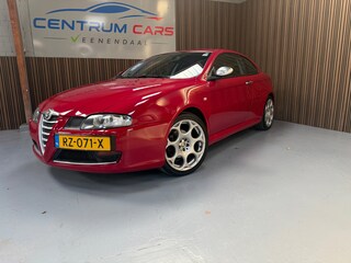 Alfa Romeo GT 2.0 JTS Distinctive, Nieuwe APK, Bose, Trekhaak afneembaar