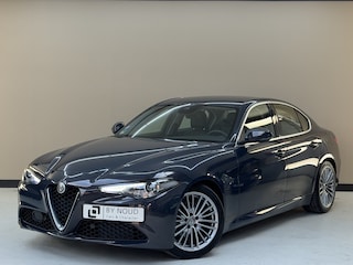 Alfa Romeo Giulia 2.0T Super, 280Pk, 2017, 2de eigenaar, Squadra tuning, Volledig leder, Origineel Nederlands, Climate control, Parkeersensoren, Xenon koplampen,