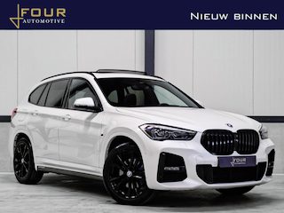 BMW X1 xDrive20i M Sport | Trekhaak 2000kg | Panoramadak | Uniek! | Extreem netjes! |