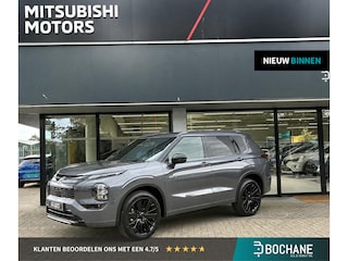 Mitsubishi Outlander 2.4 PHEV Black Edition NIEUW UIT VOORRAAD LEVERBAAR | Lederen bekleding | Stoelmassage | Climate Control voor- en achter | Stoelverwarming voor- en achter | Parkeersensoren voor- en achter | Adaptieve Cruise Control | Navigatiesysteem | 8 jaar fabrieksgarantie
