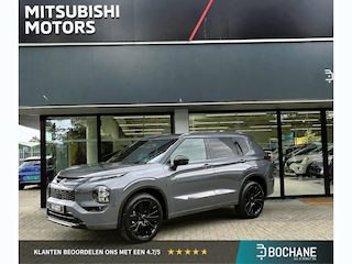 Mitsubishi Outlander 2.4 PHEV Black Edition NIEUW UIT VOORRAAD LEVERBAAR | Lederen bekleding | Stoelmassage | Climate Control voor- en achter | Stoelverwarming voor- en achter | Parkeersensoren voor- en achter | Adaptieve Cruise Control | Navigatiesysteem | 8 jaar fabrieksgarantie