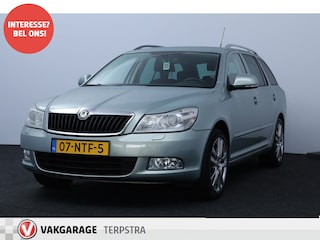 Skoda Octavia Combi 1.4 TSI Elegance Business Line/ Trekhaak/ 17'' LMV/ Xenon/ Media-Scherm/ Clima/ Cruise/ Elek. pakket/ Isofix/ Bluetooth/ Armsteun/ Multi. LEDER. Stuur/ Mistl./ PDC V+A/ Extra getint glas/ Dakrails.