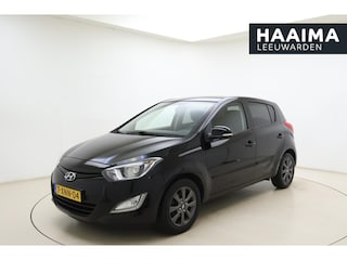 Hyundai i20 1.2i i-Vision | Parkeersensoren | Cruise control | Stuurbediening | Airco | CD/USB Plug-in | Climate control | Achteruitcamera |