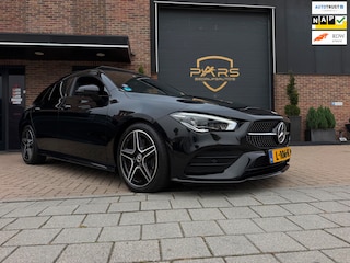 Mercedes-Benz CLA Shooting Brake 200 Business Solution AMG Panorama Dak bom volle opties! Zeer Nette!