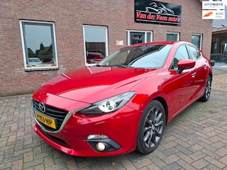 Mazda 3 2.0 GT-M Line. Camera, leder, stoelverwarming, cruise, navi, bluetooth, etc. Nieuwe APK + onderhoud gehad.
